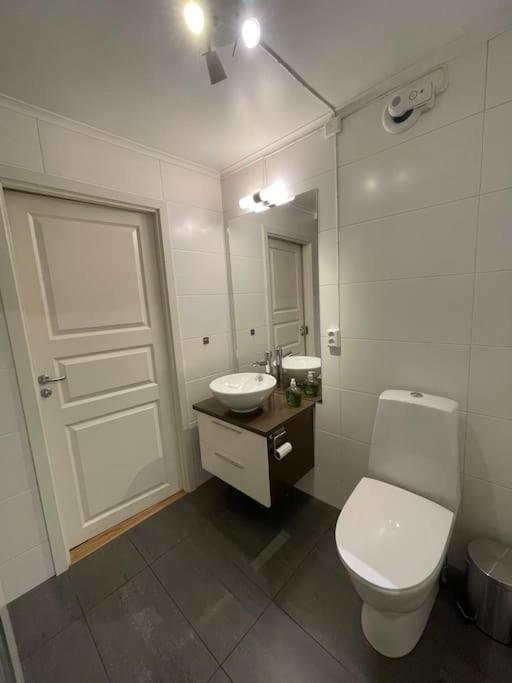 Revtind - Modern Apartment With Free Parking Нарвик Екстериор снимка